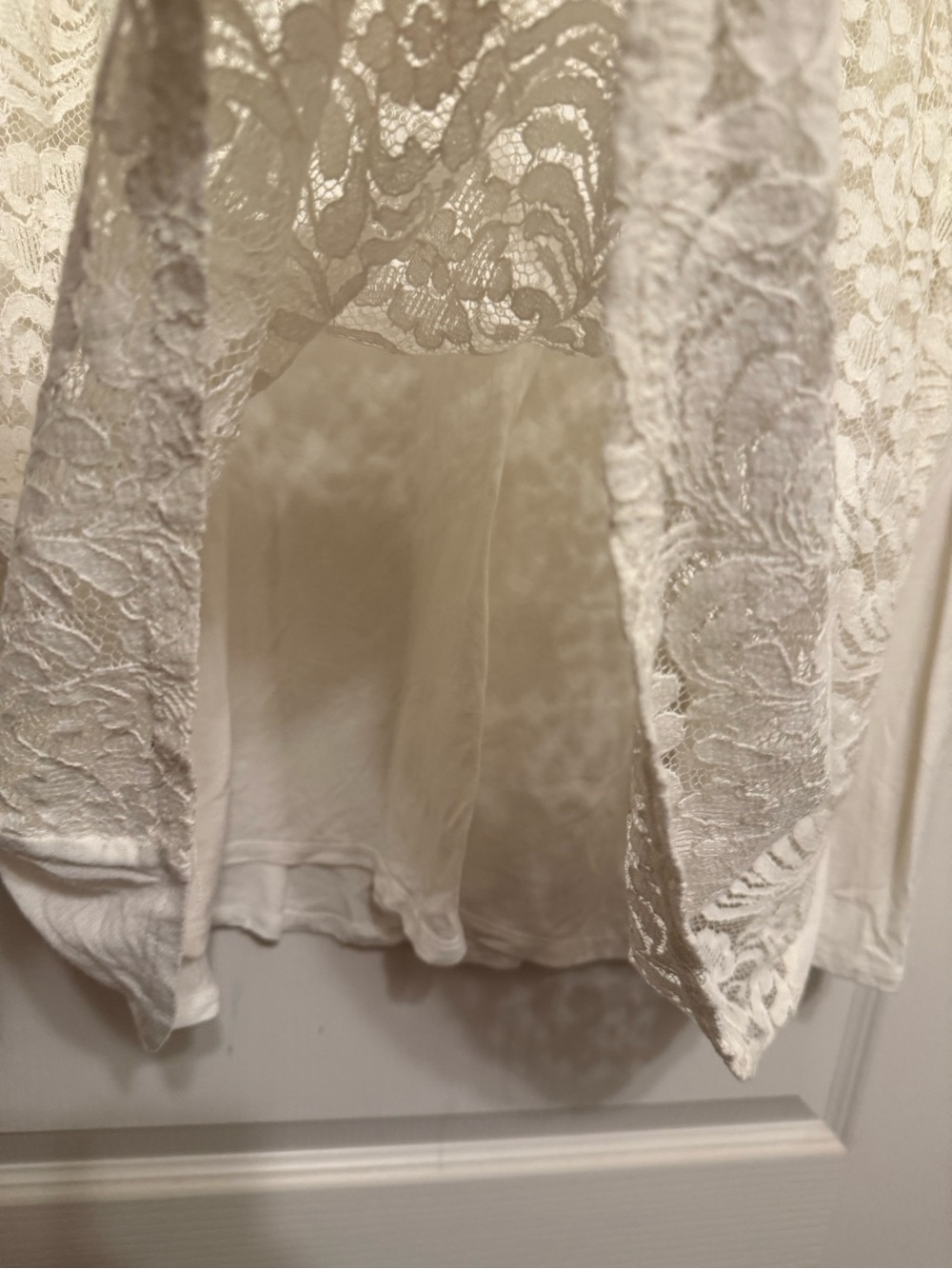 Apt. 9 Henley Blouse Featuring A Delicate Lace Overlay On Front Size 3X - Picture 3 of 7